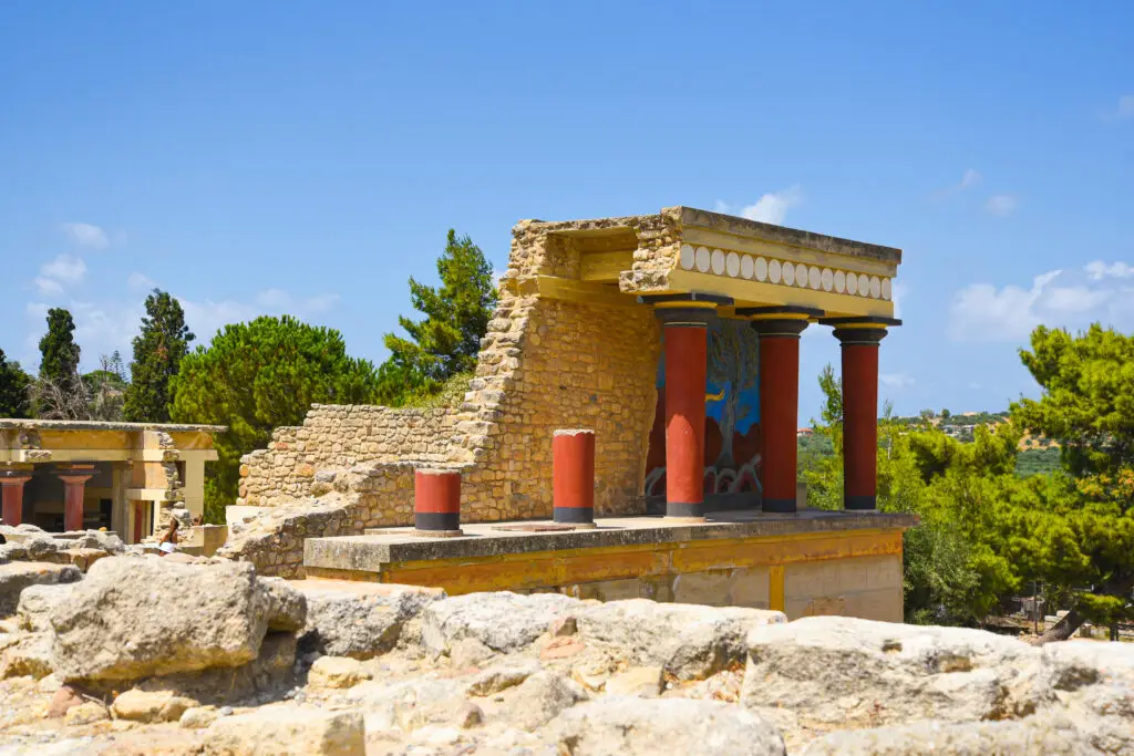 Knossos palace ruins and Minoan architectural context in Crete