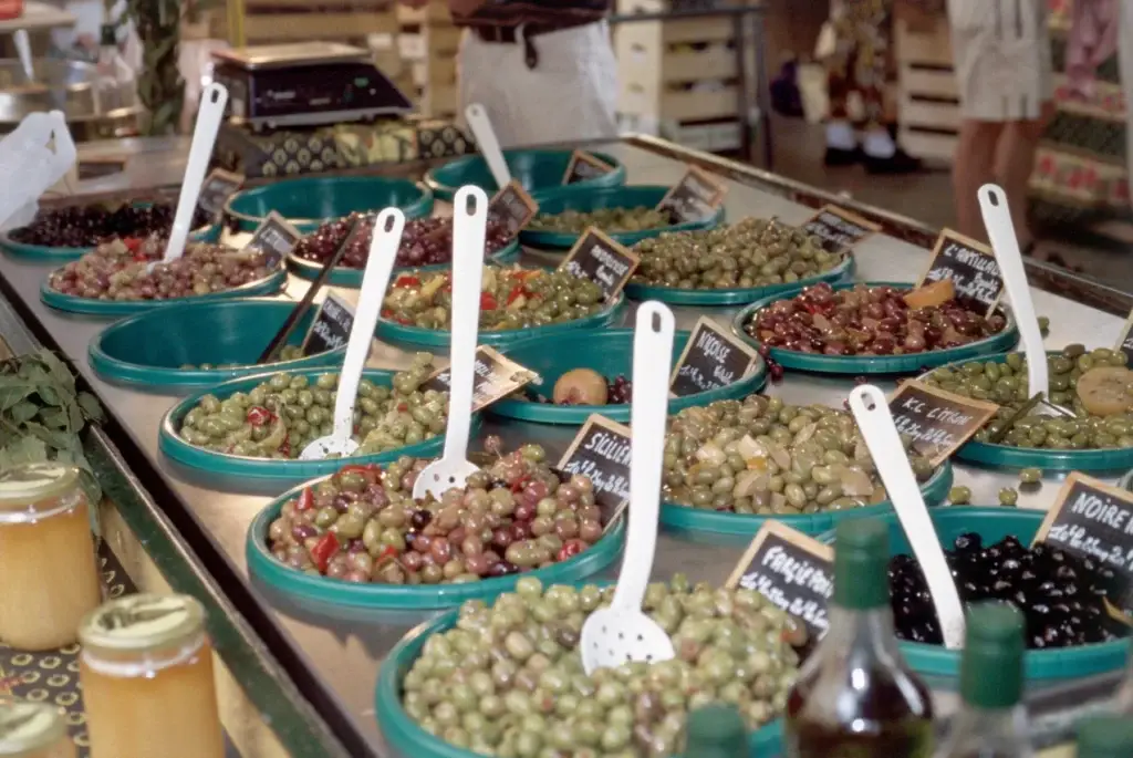 One Luberon market paced as a morning rather than a checklist