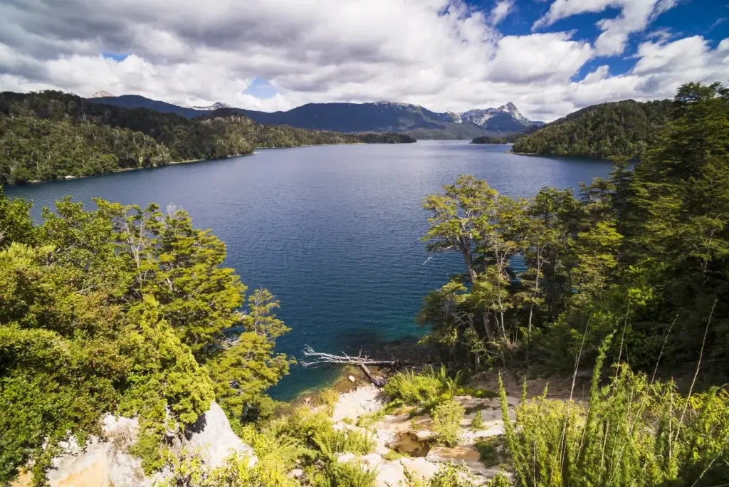 Named lake or route view between Villa La Angostura and San Martín de los Andes