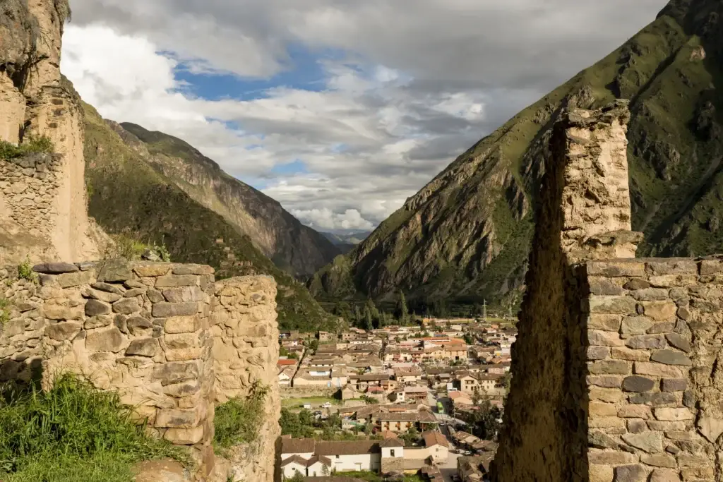 Exact Ollantaytambo streets, terraces or authorized archaeological viewpoint