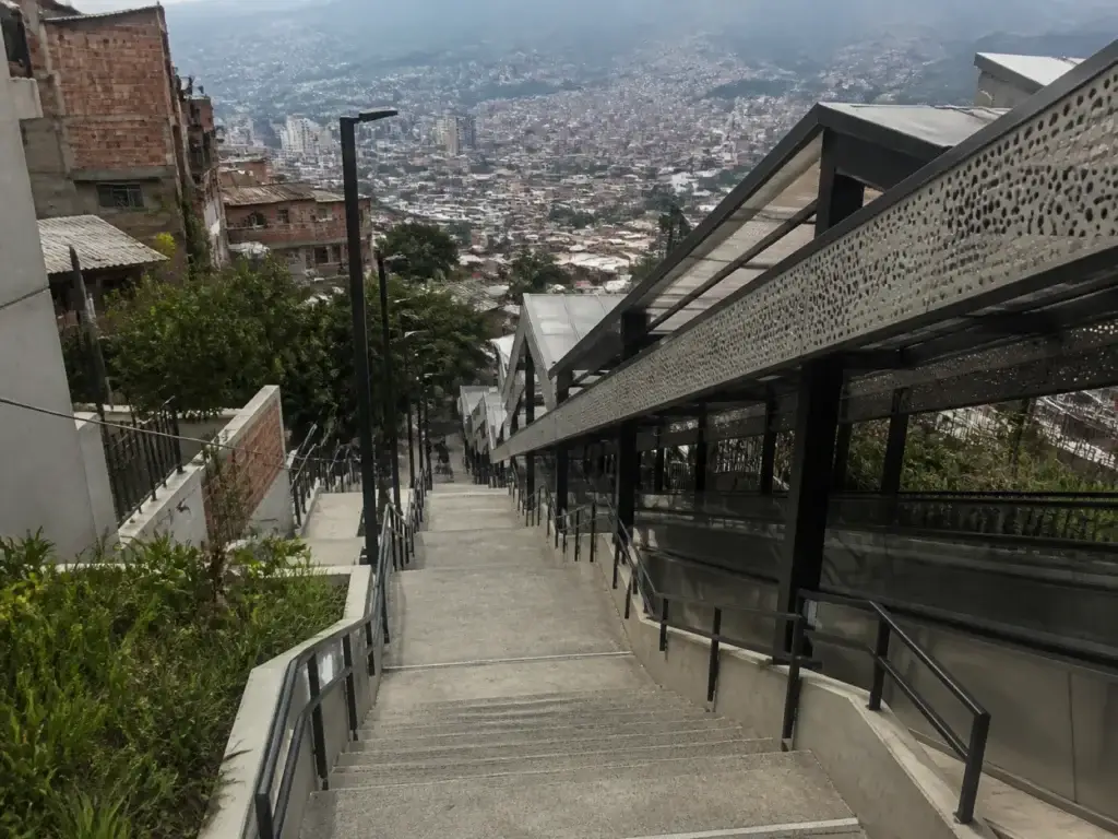 AI-generated editorial visualization of Medellín hillside public-mobility context.