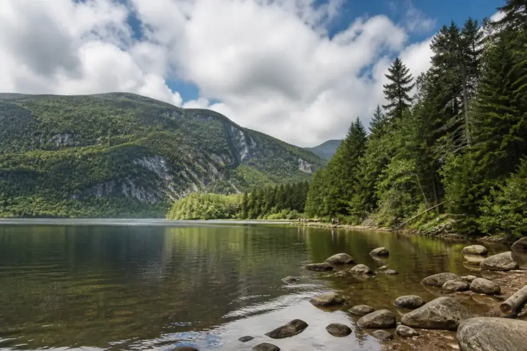 Lac Monroe, Rivière du Diable or another exact public landscape in Parc national du Mont-Tremblant