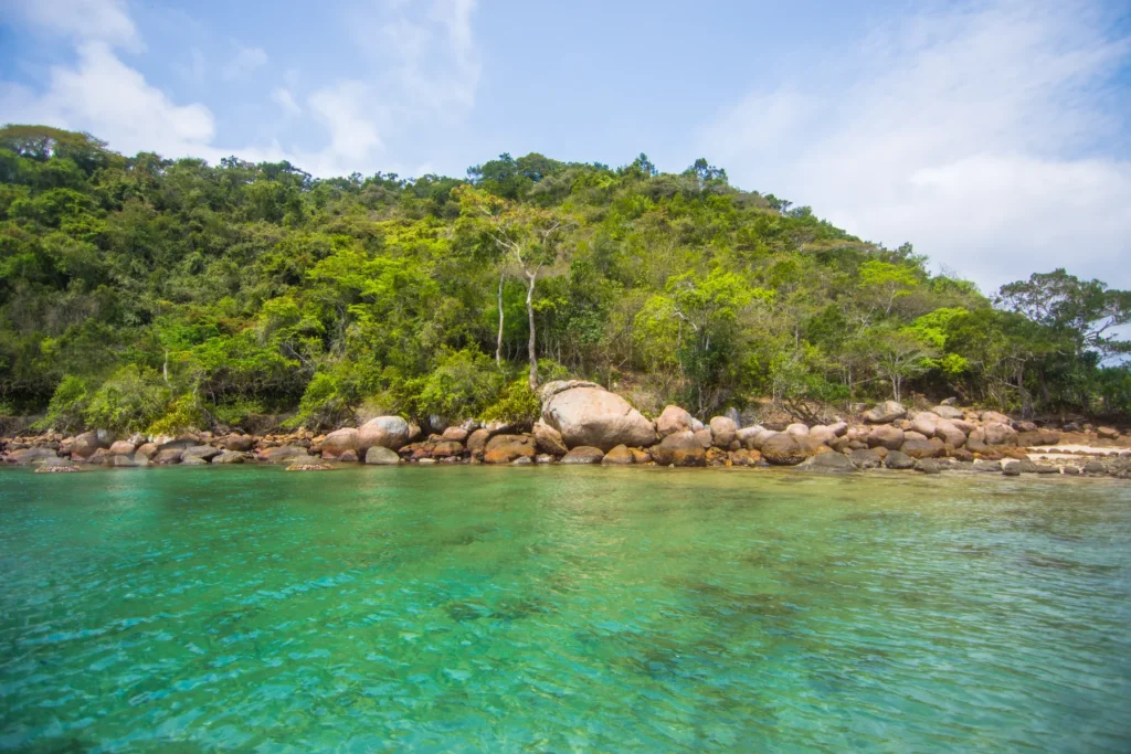 Documented authorized public-use bay around Ilha Grande