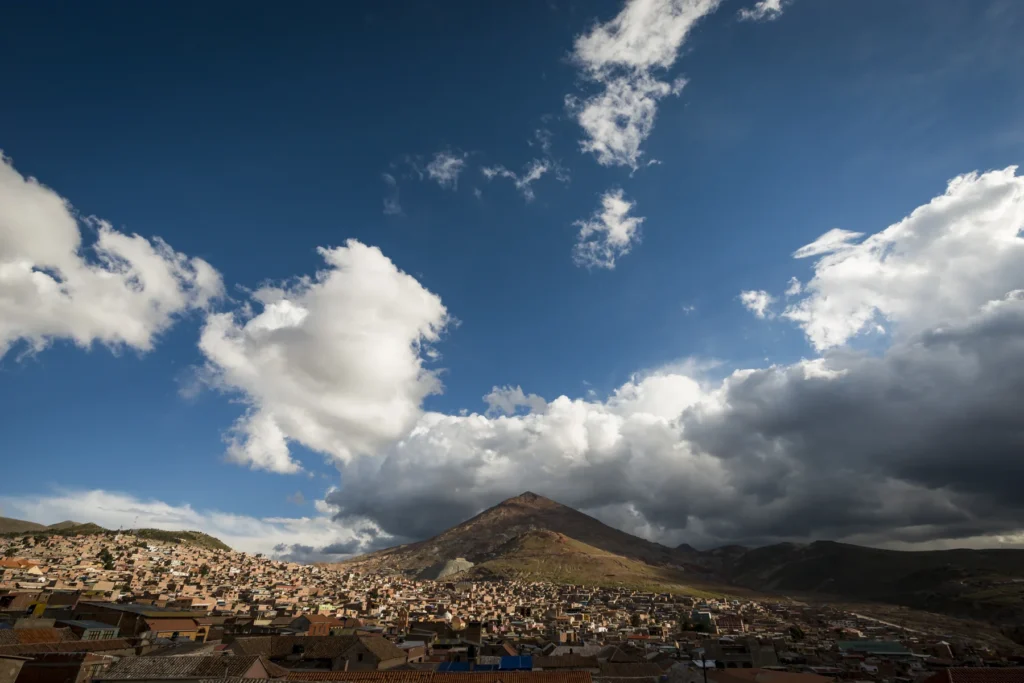 Documented Potosí cityscape with Cerro Rico or exact civic architecture