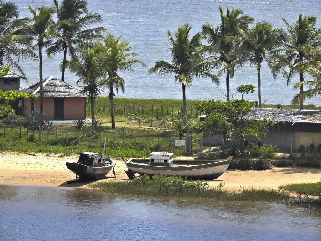 Documented Caraíva river crossing, boats or village edge