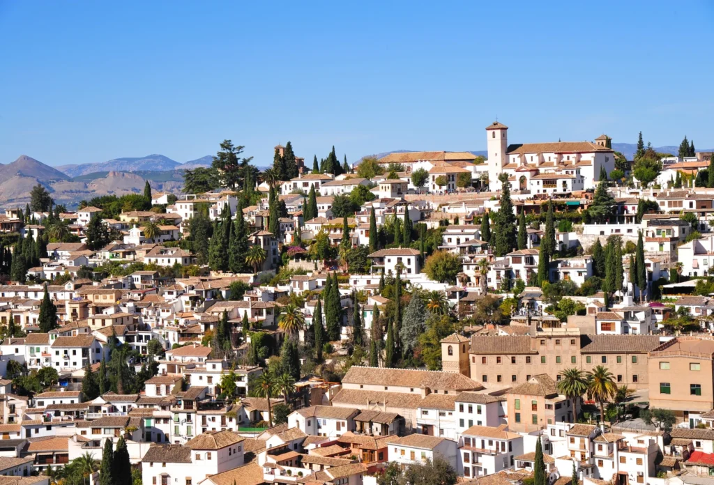 Residential Granada context, not a confirmed Albaicín street.