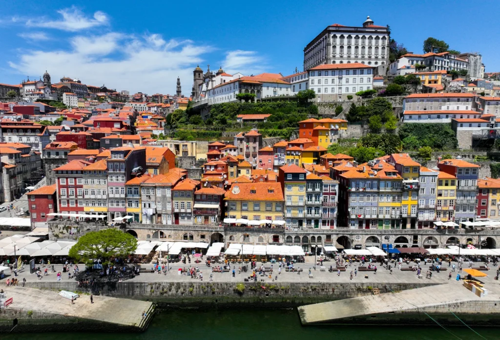 Porto houses and city activity.