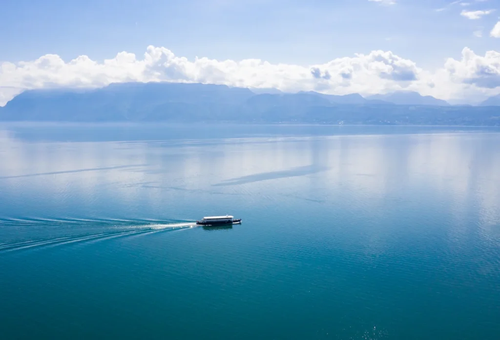 A boat leaving Ouchy in Lausanne. The photograph does not establish a particular CGN vessel or service.