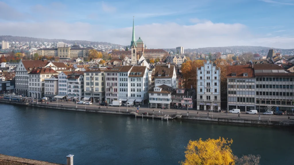 Zürich skyline and the Limmat river.