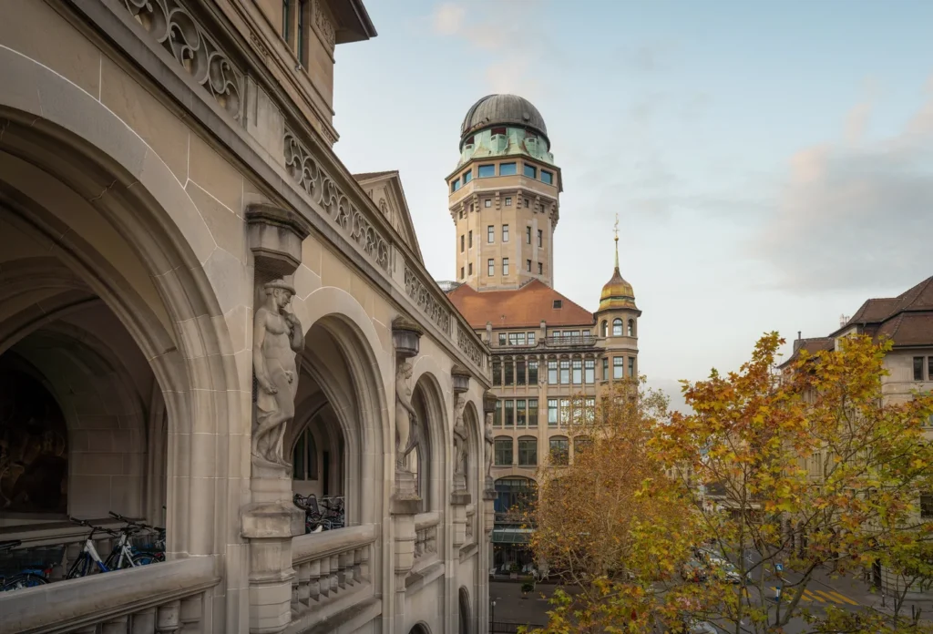 Zürich’s Urania Observatory and Amtshaus, providing city-history context. The National Museum is not pictured.