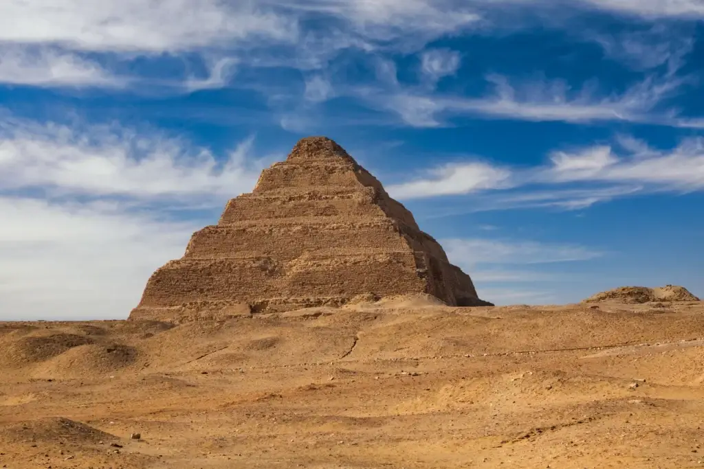 Giza or Saqqara with expert interpretation context