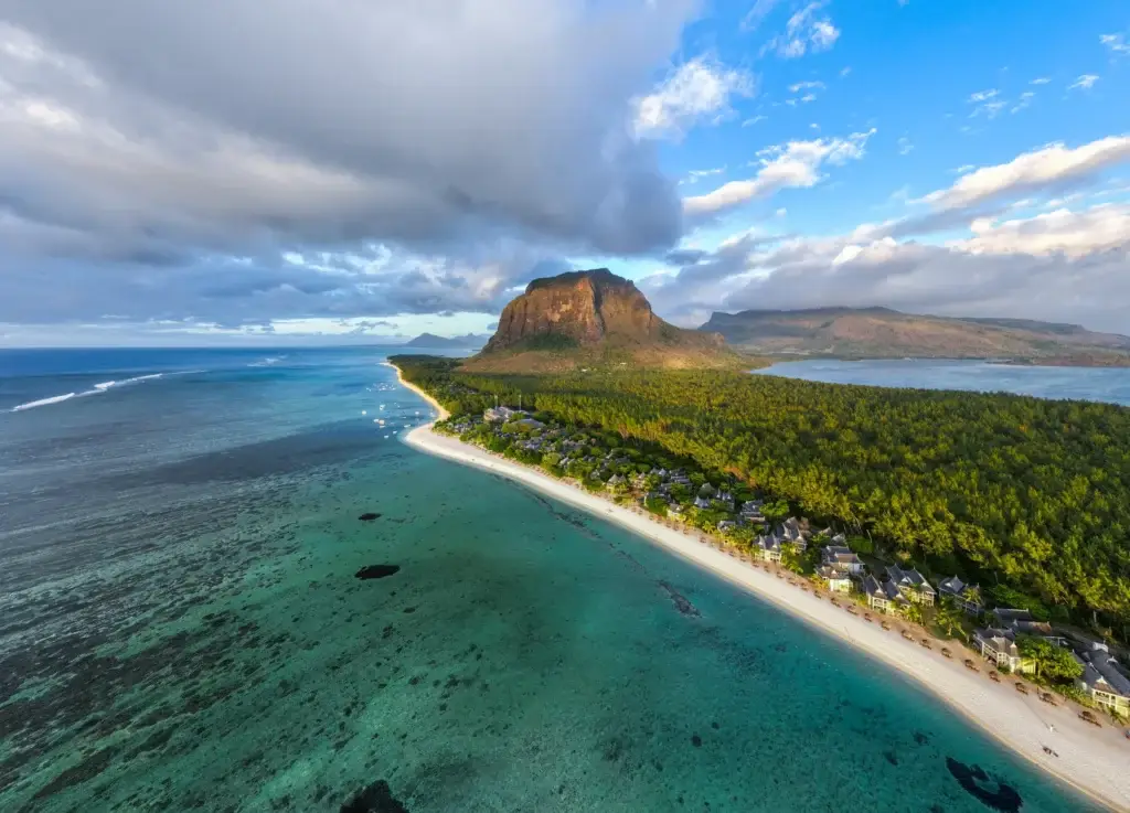 Mauritius coast with mountain context