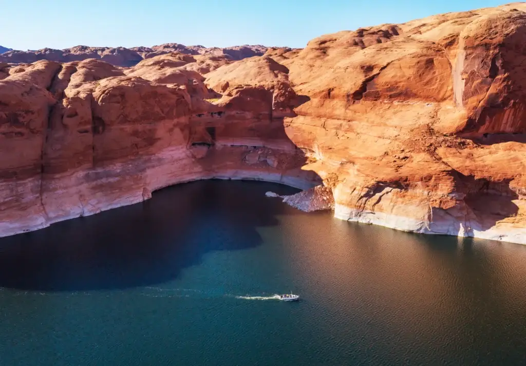 Lake Powell canyon water route